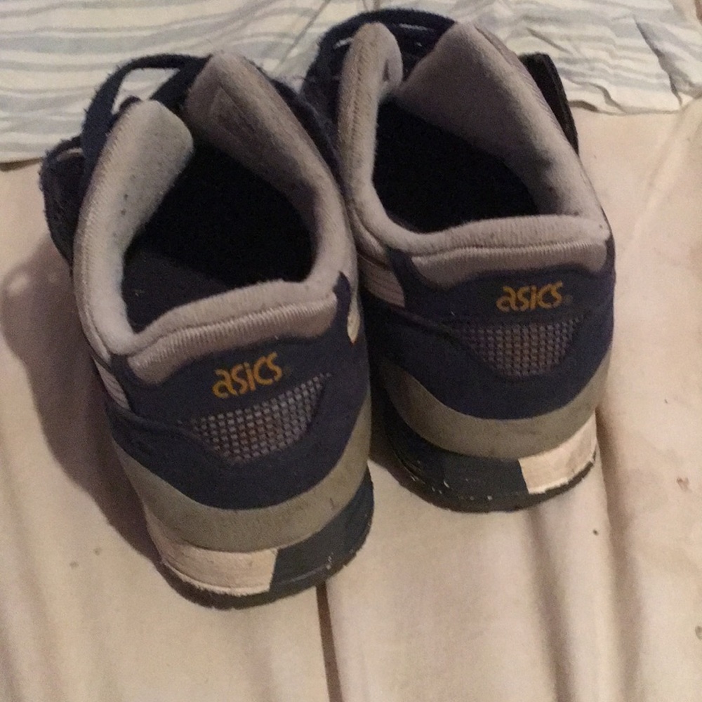 ASICS - Picture 2 of 4